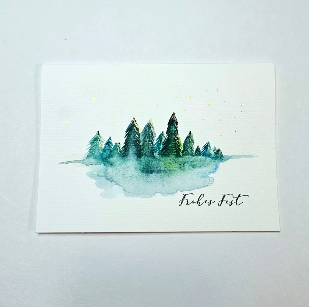 Querformatige Karte mit Tannenwald in Grün und Türkis, goldenen Sternen und Schriftzug „Frohes Fest“